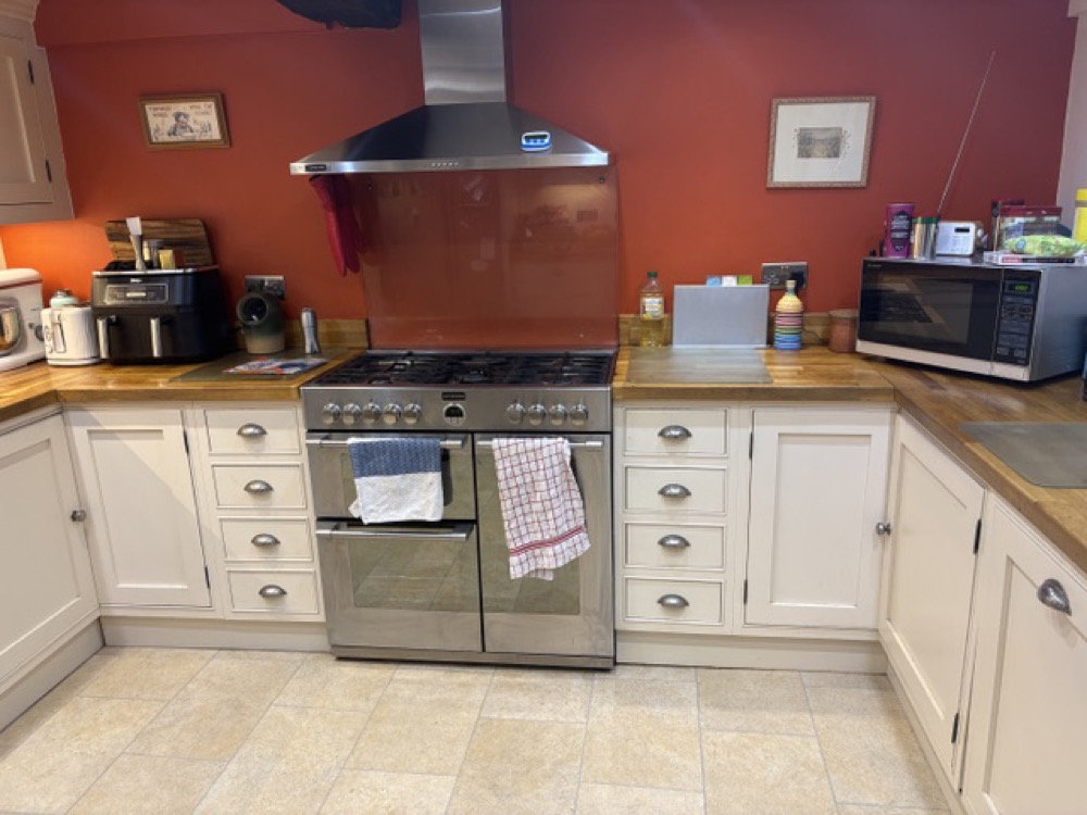 Bill&rsquo;s kitchen in Stourbridge &mdash; before 1